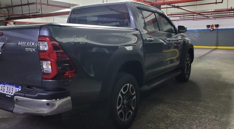 Toyota Hilux Srx 4x4 At 2023 1.000km igual a Nueva